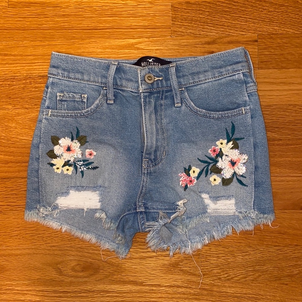 Vintage Stretch High Rise Light Wash Hollister Shorts with Rips and Flowers(24W)